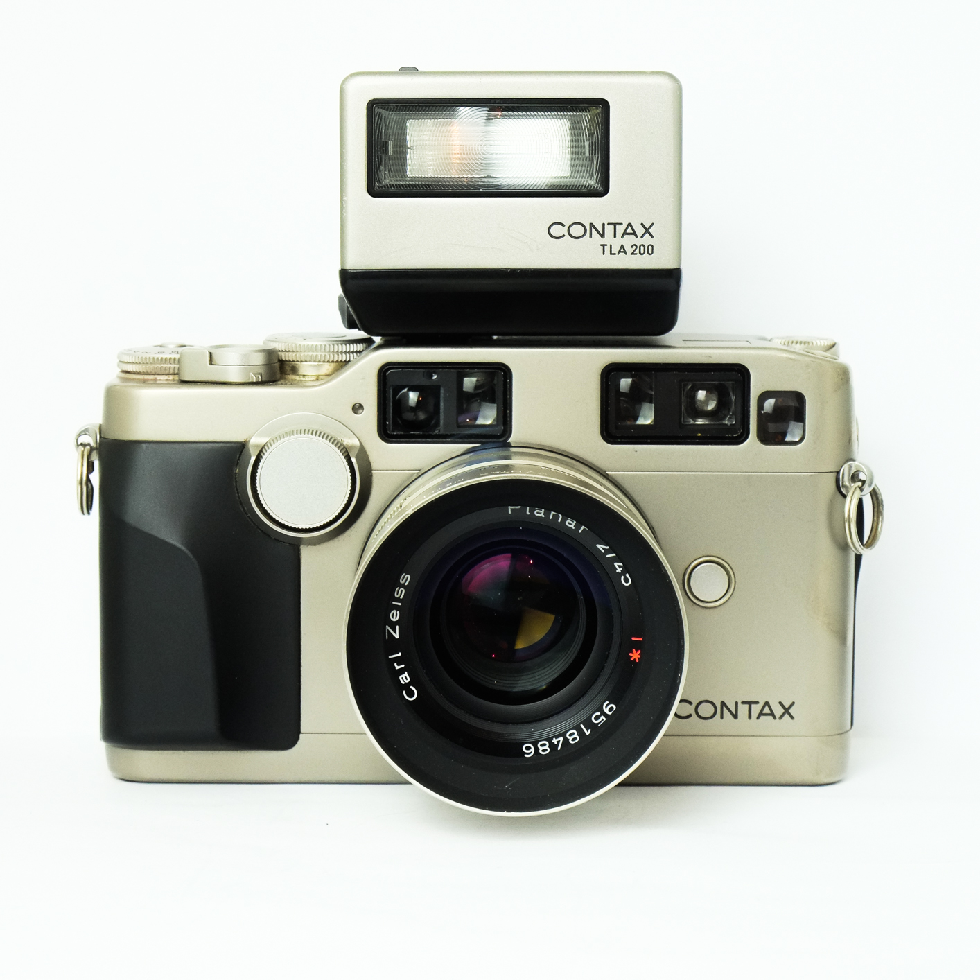 Contax G2 Silver + 45mm F2 Carl Zeiss Plannar T* +TLA 200 Flash + Aluminum Case