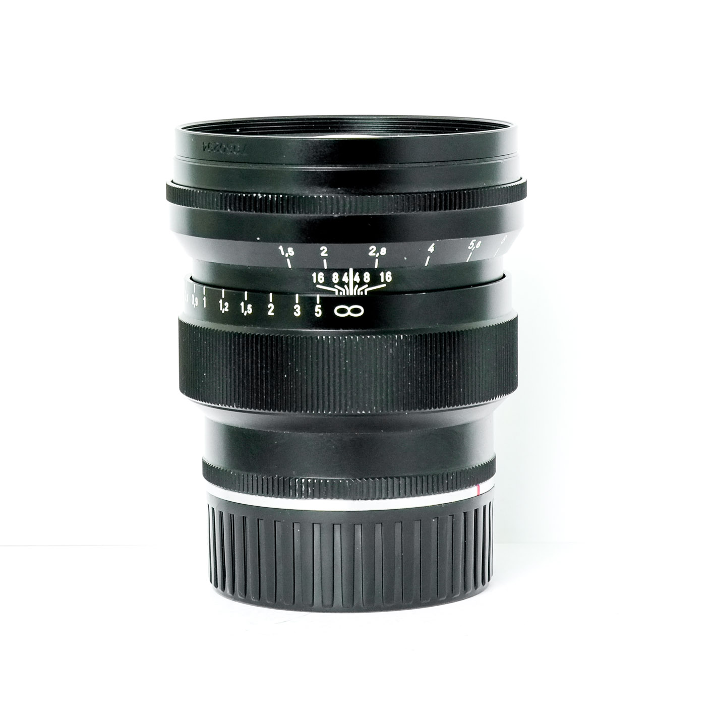 Voigtlander 75mm F1.5 Black + Hood Boxed