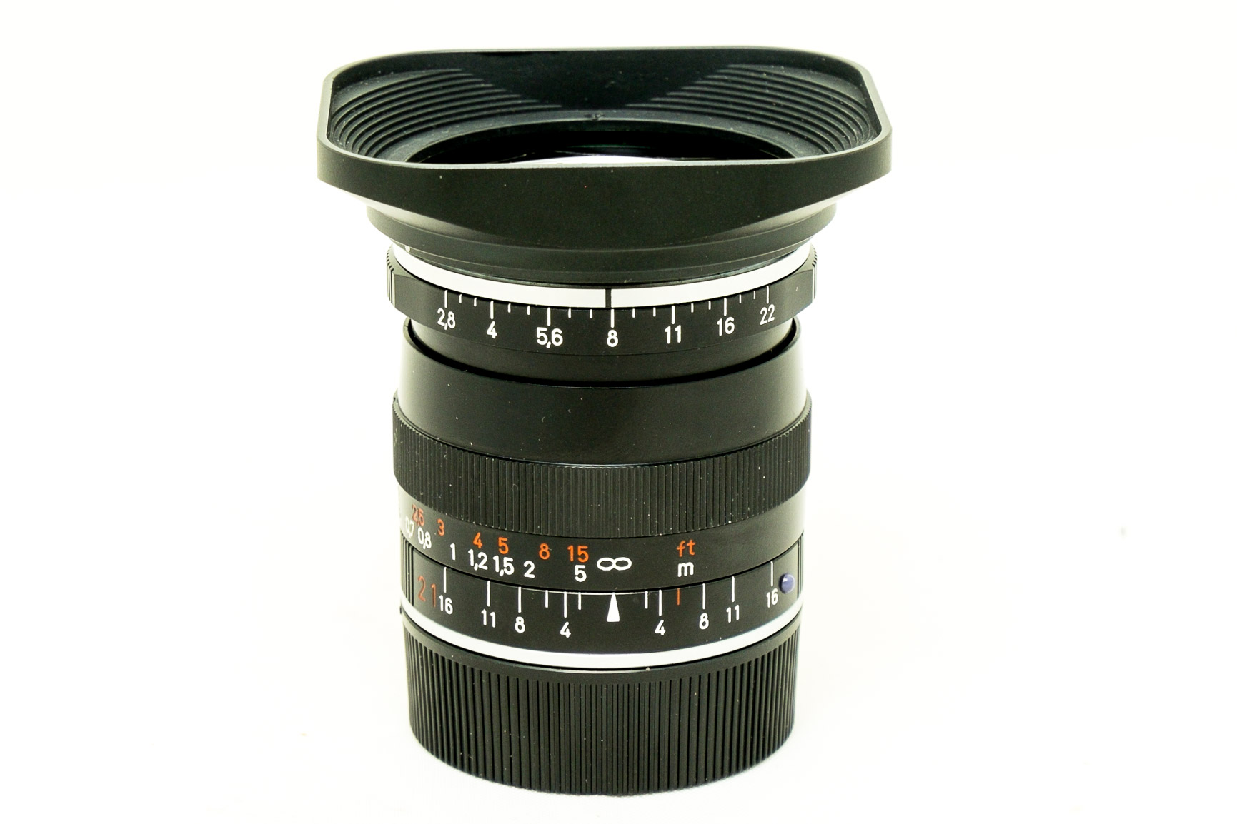 Zeiss 21mm F2.8 Biogon ZM Black + Lens Hood